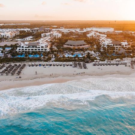 Hard Rock Hotel & Casino Punta Cana (Adults Only) Kültér fotó Aerial view of the resort