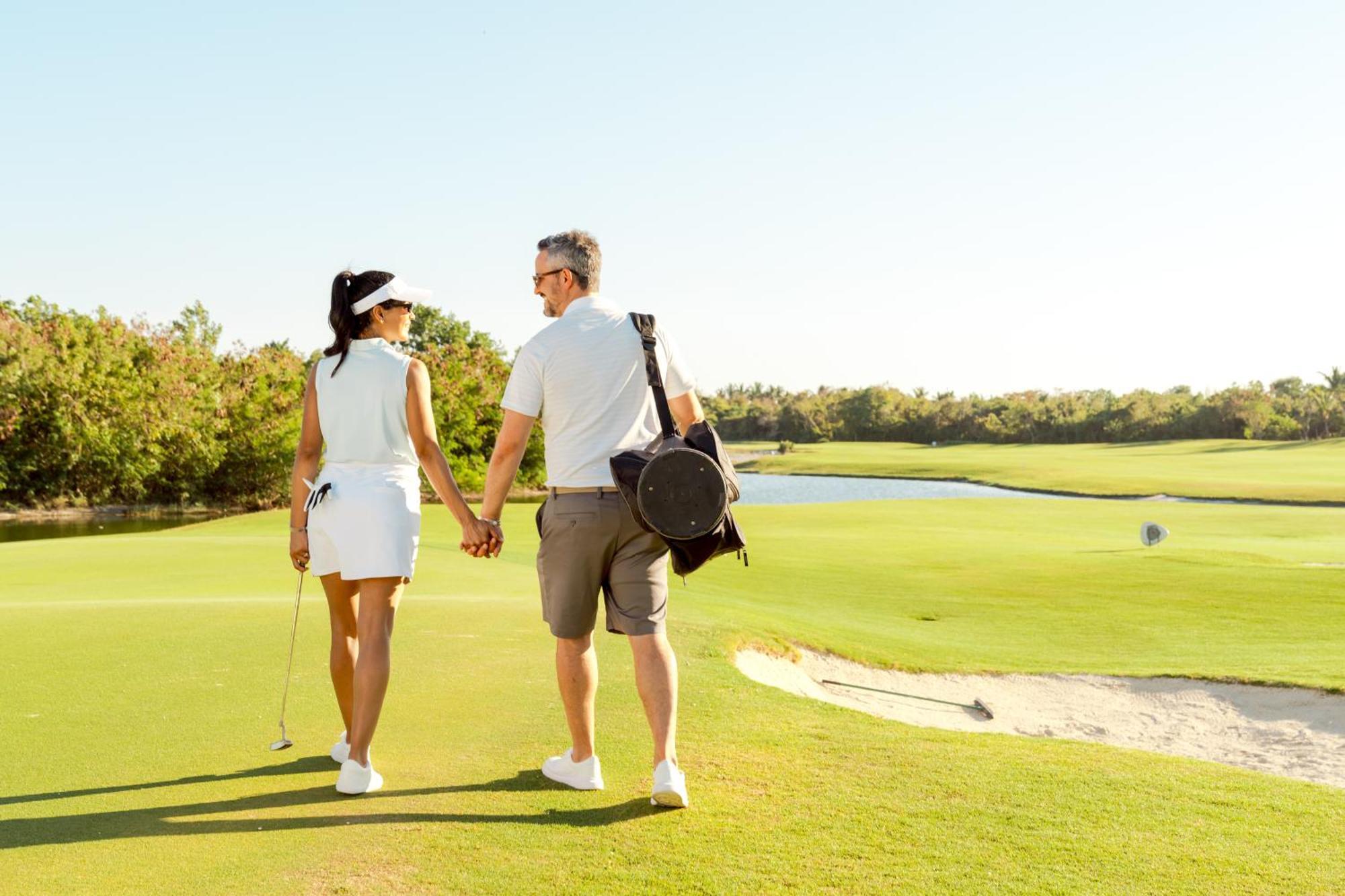 Hard Rock Hotel & Casino Punta Cana (Adults Only) Kültér fotó Golfers at the Ocean Club